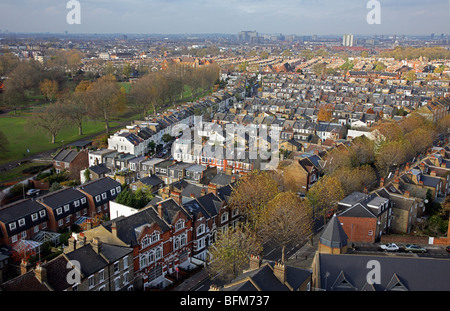 Vogelperspektive der Wandsworthbridge Road in Fulham Stockfoto