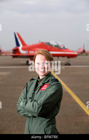 Erste weibliche Pilot mit dem RAF Display Team der Red Arrows, Kirsty Moore. Stockfoto