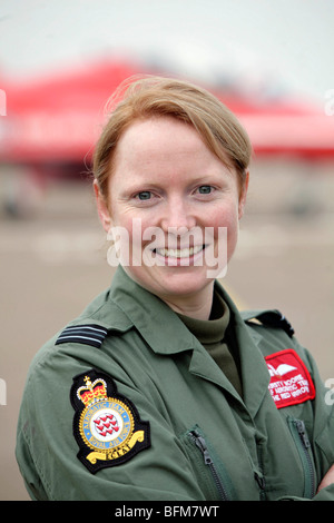 Erste weibliche Pilot mit dem RAF Display Team der Red Arrows, Kirsty Moore. Stockfoto