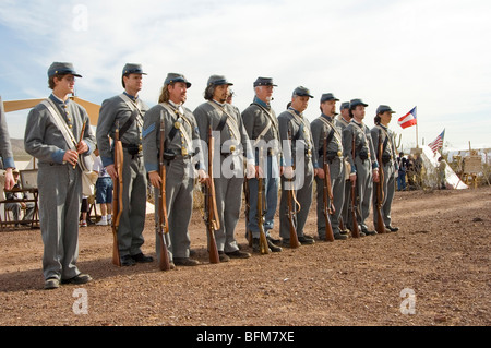 konföderierte Truppen im Bürgerkrieg Reenactment Picacho Peak State Park, Arizona, März 2007 Stockfoto