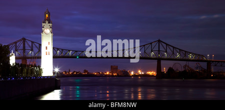 Uhrturm in Montreal und Jacques Cartier Brücke, Montreal, Kanada Stockfoto