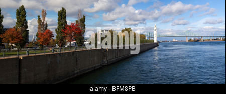 Clock Tower und Jacques Cartier Brücke, Montreal, Kanada Stockfoto