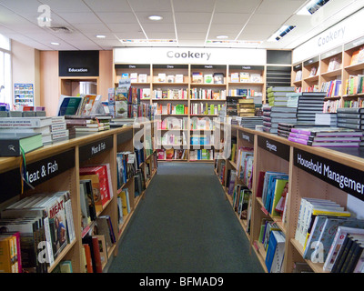 Koch-Bücher in den Regalen, Foyles Bookshop, London, England, UK Stockfoto