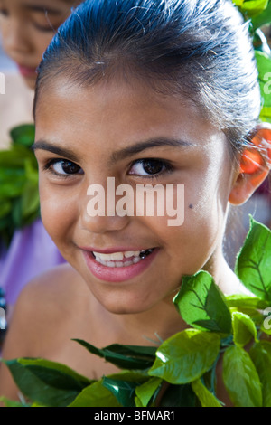 Eine junge Hula-Tänzerin in der Ausbildung am Waikiki Honolulu Oahu Hawi USA Stockfoto