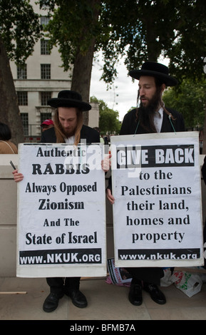 Rabbiner gegen den Zionismus zu protestieren außerhalb n10 Downing Street beim Besuch des israelischen Premierministers Benjamin Netanyahu Stockfoto