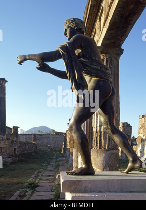 Pompeji Statue von Apollo neben Tempelruinen Italien Stockfoto