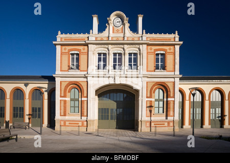 Die Vichy-Bahnhof, renoviert in 2009 (Allier - Frankreich). Gare SNCF de Vichy Rénovée En 2009 (Allier - Auvergne - Frankreich). Stockfoto