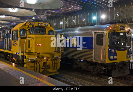 Züge am Bahnsteig im Britomart Transport Centre Auckland New Zealand Stockfoto