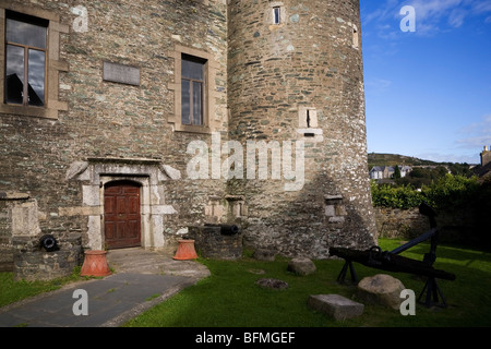 Das renovierte 13. Jahrhundert Schloss und Museum mit entfernten Essig Hill, Enniscorthy, Co. Wexford, Irland Stockfoto