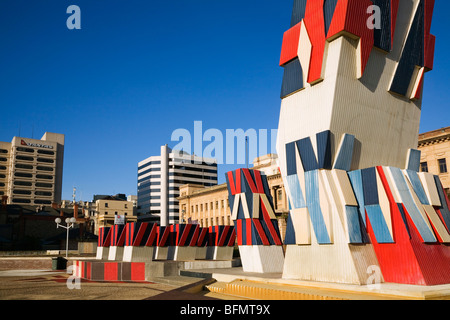 Australien, South Australia, Adelaide.  Bunte öffentlichen Kunstwerk das Adelaide Festival Centre. Stockfoto