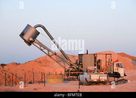 Australien, South Australia Coober Pedy.   Opal Bergbaumaschinen auf Tom arbeiten mir. Stockfoto