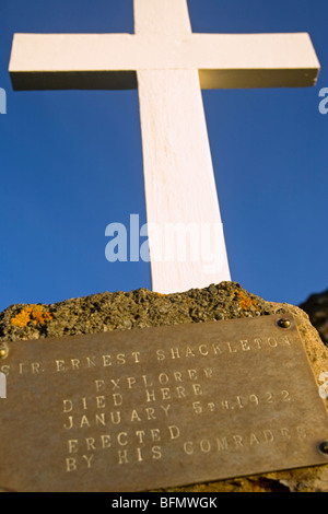 South Georgia Island Cumberland Bay. Das Denkmal für Sir Ernest Shackelton der berühmte Polarforscher, errichtet von seiner Crew. Stockfoto