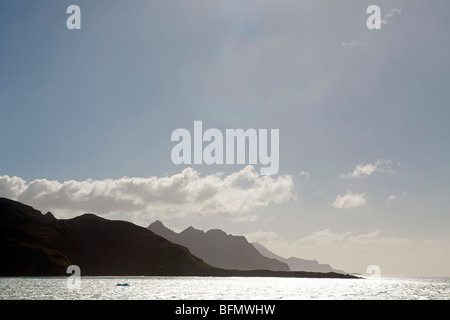 South Georgia Island, Cumberland Bay - Segeln von aus Cumberland entlang der Ostküste in Richtung Larsen Punkt suchen. Stockfoto