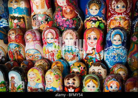 Ukraine, Kiew, russische Puppe Souvenirs zum Verkauf auf anständige Andrews Stockfoto