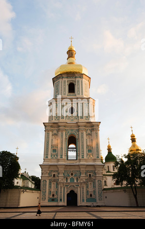 Ukraine, Kiew, St Sophias Cathedral, 1017-31 mit barocken Kuppeln und Bell tower, UNESCO-Weltkulturerbe (1990) Stockfoto
