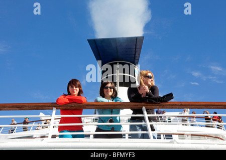 Chile. Drei Passagiere auf der MV Discovery Cruise Liner. Stockfoto