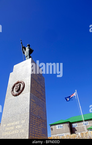 Falkland-Inseln, Port Stanley. Falkand 1982 Befreiung Denkmal außerhalb Regierungsgebäude. Stockfoto