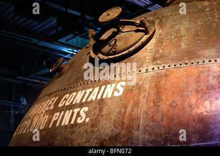 Irland, Dublin, St. James Gate, eines der umgebauten Kupfer Bottiche im Guinness Storehouse Museum, Guinness Brauerei brauen. Stockfoto