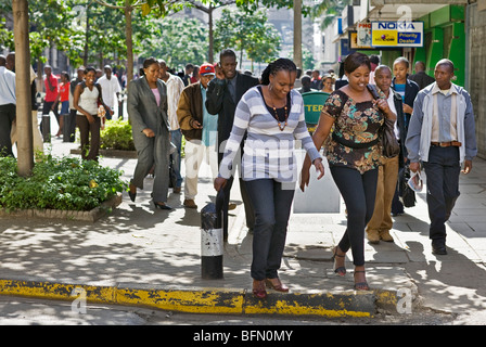 Kenia, Nairobi.  Einem anstrengenden Vormittag Straßenszene in Mama Ngina Street, Nairobi. Stockfoto