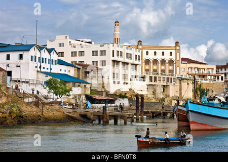 Kenia, Mombasa. Das Wasser vor der alten Dhau-Hafen in Mombasa jetzt flach ausgearbeitet Schiffe für Küstenfahrt verwendet. Stockfoto