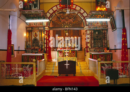 MAA 61115: Main Altar Saint Marys Knanaya Kirche Valiyapally im 1550 n. Chr. erbaut; Kottayam; Kerala; Indien Stockfoto