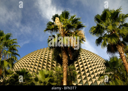 Esplanade - Theater an der Bucht, Konzerthalle, Theater, Galerie & Kulturkomplex oder Centre Center and Palm Trees, Singapur Stockfoto