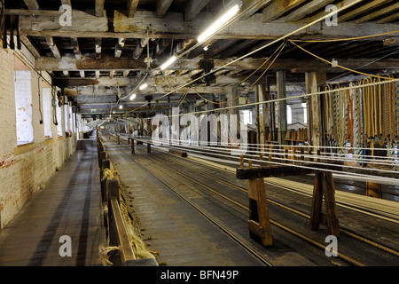 Historic Dockyard Chatham, nr London, Medway, Kent, England, UK; Innenansicht der Seil-Wanderung Stockfoto