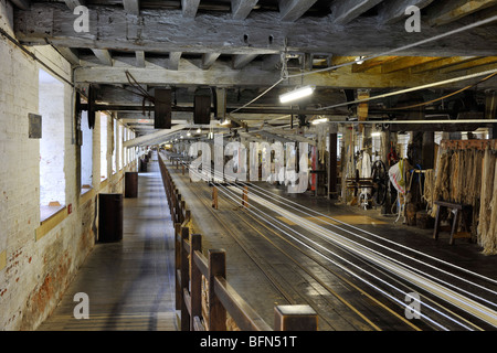 Historic Dockyard Chatham, nr London, Medway, Kent, England, UK; Innenansicht der Seil-Wanderung Stockfoto