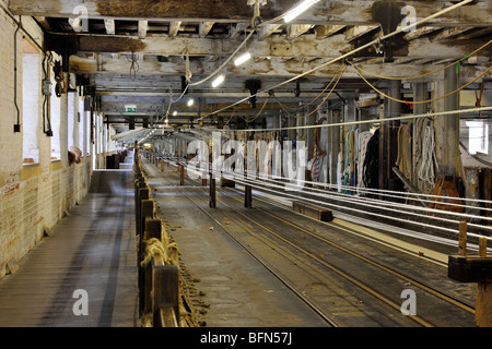 Historic Dockyard Chatham, nr London, Medway, Kent, England, UK; Innenansicht der Seil-Wanderung Stockfoto