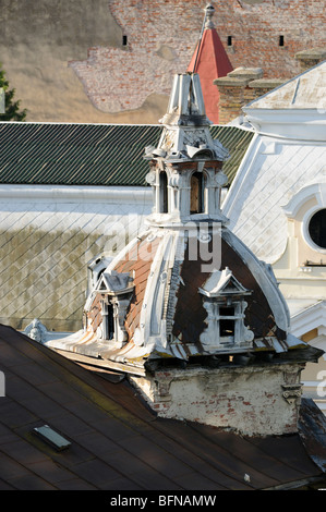 Dächer und alte Architektur in Arad in Rumänien Stockfoto
