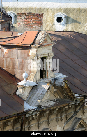 Dächer und alte Architektur in Arad in Rumänien Stockfoto