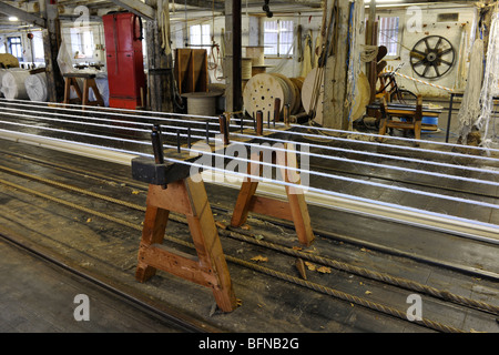 Historic Dockyard Chatham, nr London, Medway, Kent, England, UK; Innenansicht der Seil-Wanderung Stockfoto