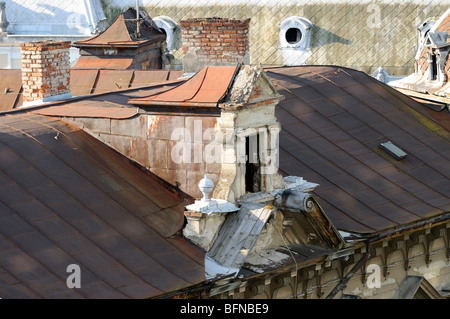 Dächer und alte Architektur in Arad in Rumänien Stockfoto