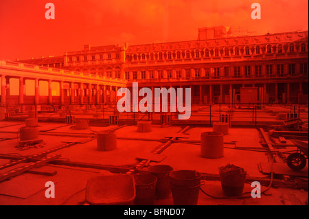 Restaurierung der Spalten von Daniel Buren im Innenhof des Palais Royal in Paris, Frankreich Stockfoto