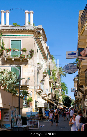 Via Teatro Greco in Taormina Stockfoto