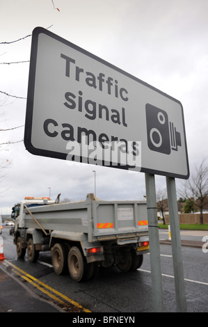 Ampel-Kameras Zeichen an Kreuzung in England Uk Stockfoto