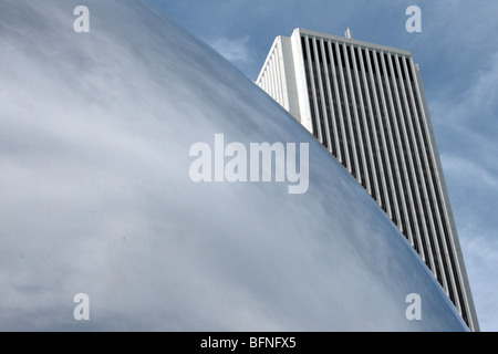 Cloud Gate aka "The Bean" vom Bildhauer Anish Kapoor. Millennium Park, Downtown Chicago, USA Stockfoto