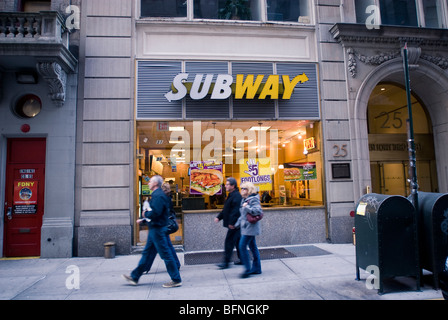 Ein Subway Sandwich-Shop ist in New York gesehen. Stockfoto