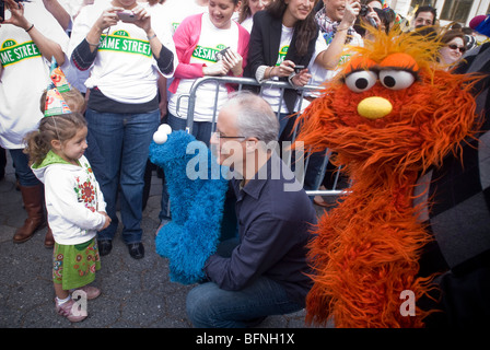 Sesamstraße feiert 40-jähriges Jubiläum mit der Enthüllung einer temporären Straßenschild am Broadway in New York Stockfoto