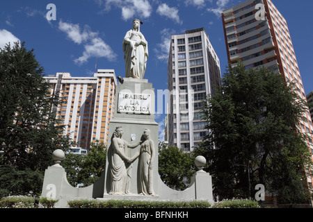 Statue der ehemaligen spanischen Königin Isabella I. von Kastilien / Isabel I de Castilla, Plaza Isabel la Catolica, Sopocachi, La Paz, Bolivien Stockfoto