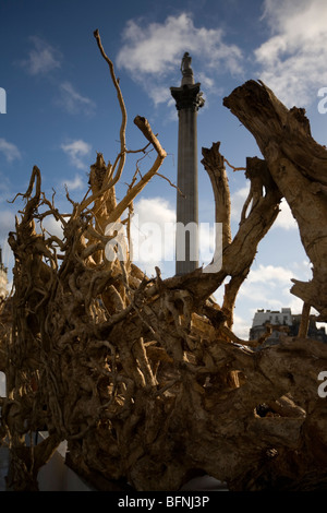 Gespensterwald-Installation auf dem Trafalgar Square 16-22 November von Angela Palmer Stockfoto