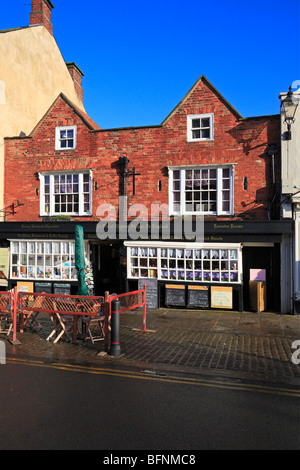 Ihr älteste Apotheke Shoppe in England, Marktplatz, Knaresborough, North Yorkshire, England, Vereinigtes Königreich. Stockfoto