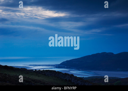 Am späten Abenddämmerung über die Mawddach Mündung von Cregennen Seen in Snowdonia Wales UK Stockfoto