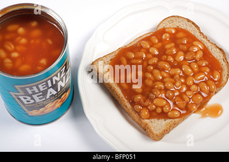 Heinz gebackene Bohnen auf Toast, eine traditionelle Zwischenmahlzeit Essen in Großbritannien Stockfoto
