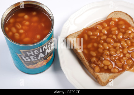 Heinz gebackene Bohnen auf Toast, eine traditionelle Zwischenmahlzeit Essen in Großbritannien Stockfoto