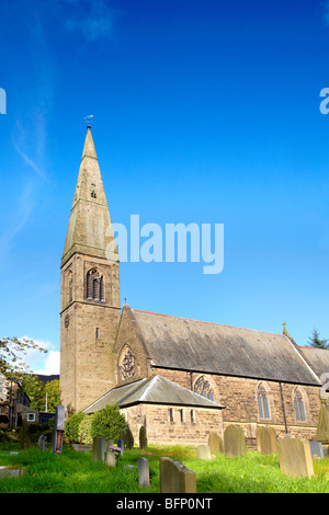 Bamford Kirche im Peak District, Derbyshire an einem sonnigen Tag Stockfoto