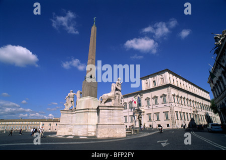 Italien, Rom, Brunnen des Monte Cavallo mit den Statuen von Castor und Pollux und Quirinal Palast Stockfoto