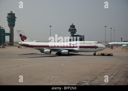 Boeing 747-400 der Thai Airlines, Flughafen Hongkong Stockfoto