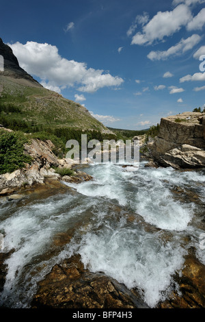 Wasserfälle in der Nähe von Swift aktuelle See in vielen Gletschern Bereich des Glacier National Park, Montana Stockfoto