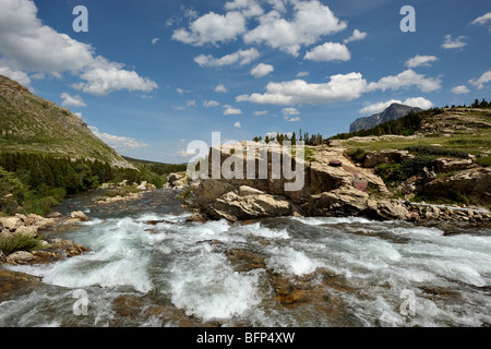 Wasserfälle in der Nähe von Swift aktuelle See in vielen Gletschern Bereich des Glacier National Park, Montana Stockfoto